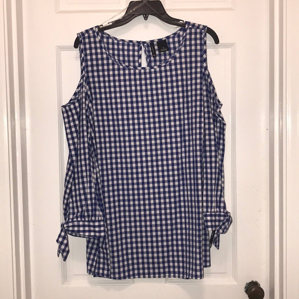 Blue and white gingham spring top